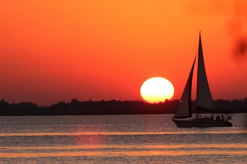 10 Razões Imperdíveis pra Te Atirar no Guaíba com a NautiX Hub!