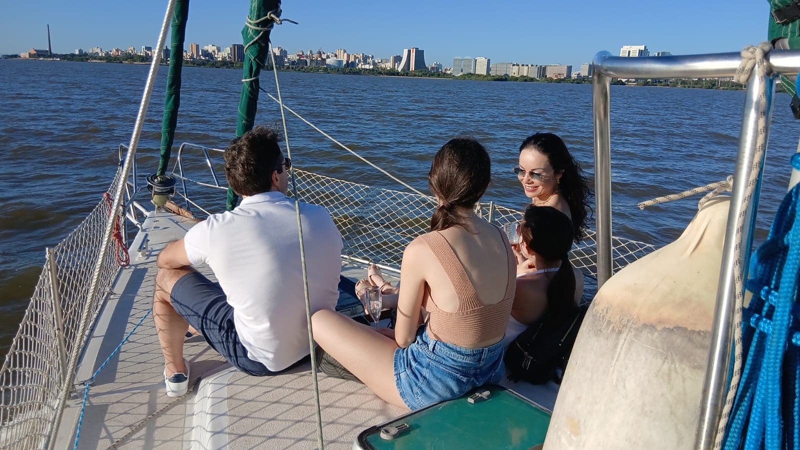 Porto Alegre vista pelo Lago Guaíba